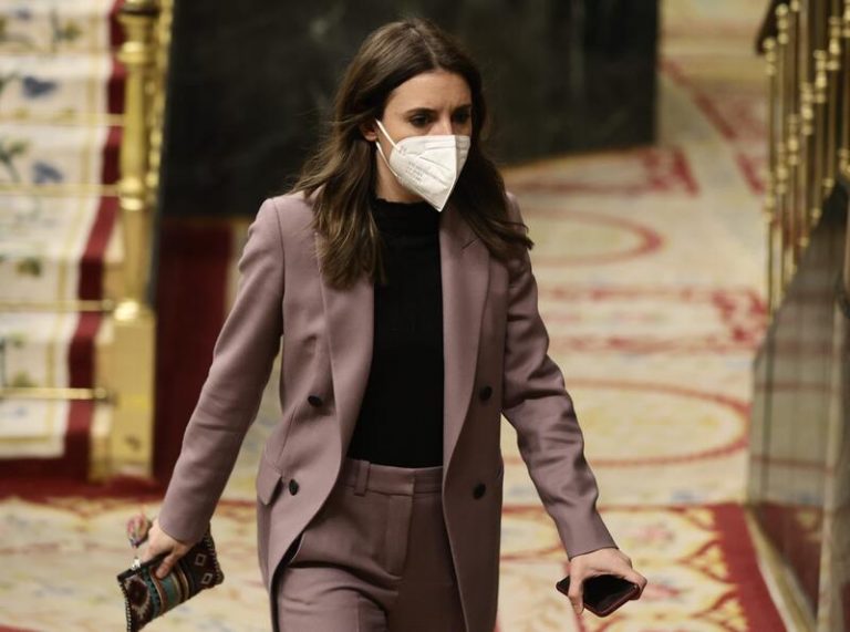 Montero dice sobre el Rey emérito que cada vez más gente cuestiona que la justicia sea igual para todos