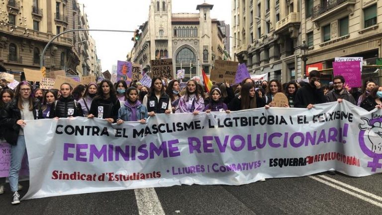 Unos 3.500 estudiantes se manifiestan en Barcelona