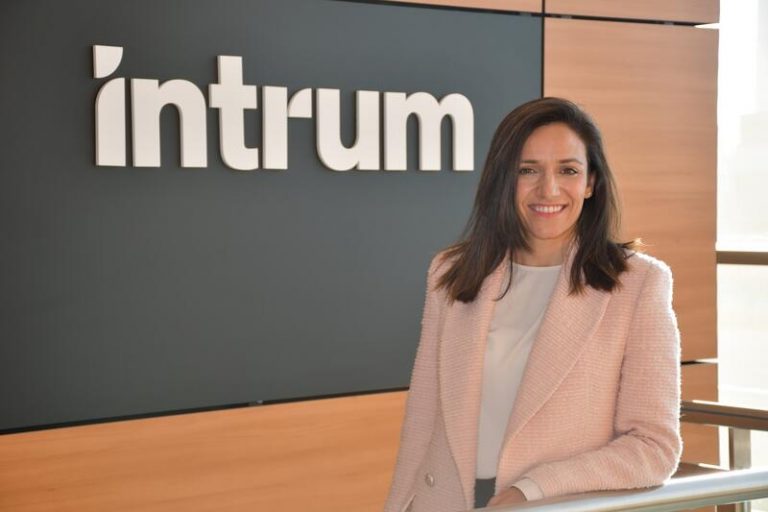 Intrum separa sus áreas de legal y 'compliance' y nombra una nueva directora
