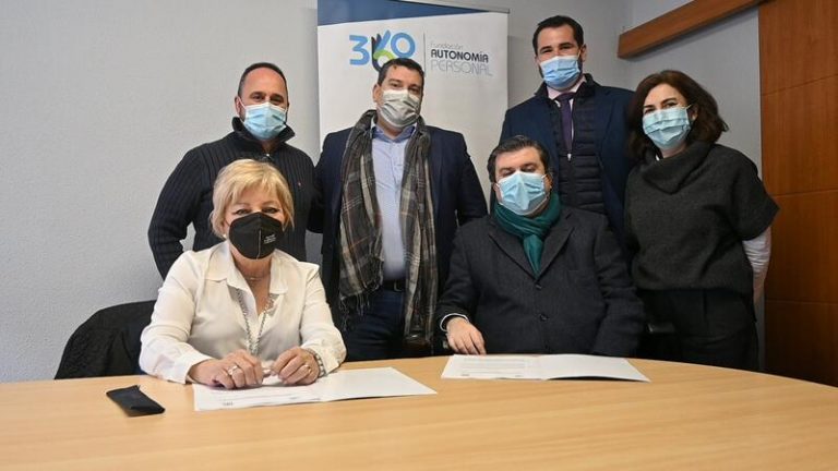 Colegio de Criminología y Fundación 360 firman un convenio para la detección del maltrato a personas con discapacidad