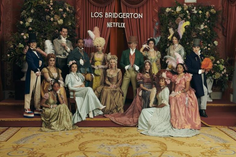 El Teatro Real 'viaja' al Londres del siglo XIX y acoge un desfile de moda con los diseños de 'Los Bridgerton'