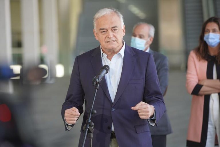 Pons rememora el congreso de 1990 que aupó a Aznar