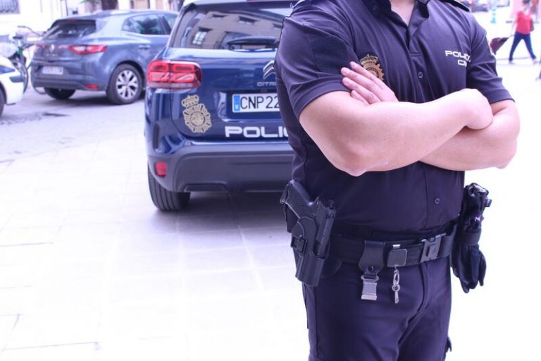 Detenido en Valencia un hombre tras intentar clavarle a una mujer un cuchillo en el abdomen