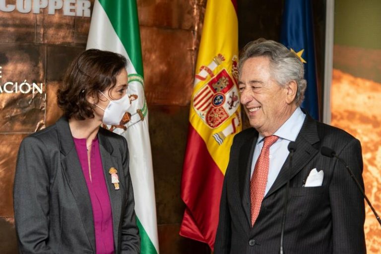 Maroto visita las instalaciones de Atlantic Copper en Huelva para conocer el proyecto CirCular