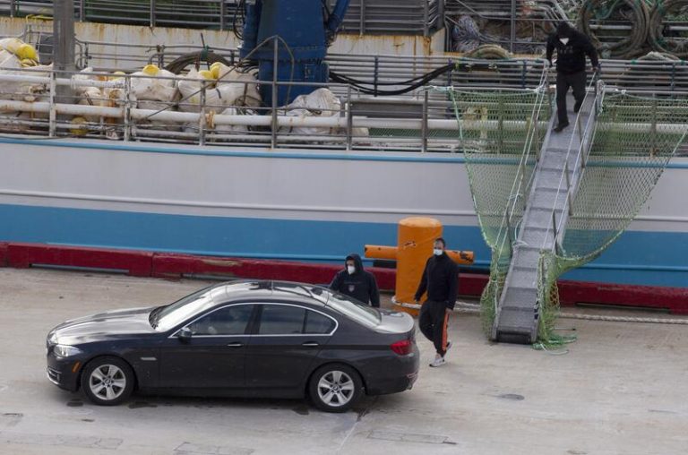 Lanzan pintura roja contra la casa del patrón del 'Villa de Pitanxo'