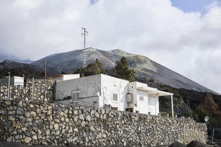 Afectados por el volcán de La Palma se concentran este sábado frente al Congreso
