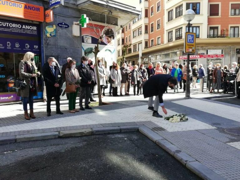 San Sebastián recuerda con una placa a Francisco Javier Gómez Elosegui