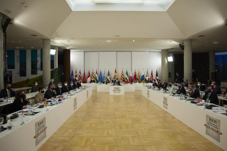 Papas rellenas de conejo con mojo, carne de cabra, quesos y vinos palmeros, en el menú de la Conferencia de Presidentes