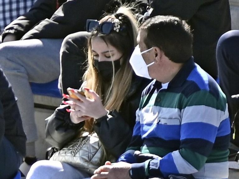 Julia Janeiro se une al 'efecto Rosalía' en su nueva manicura