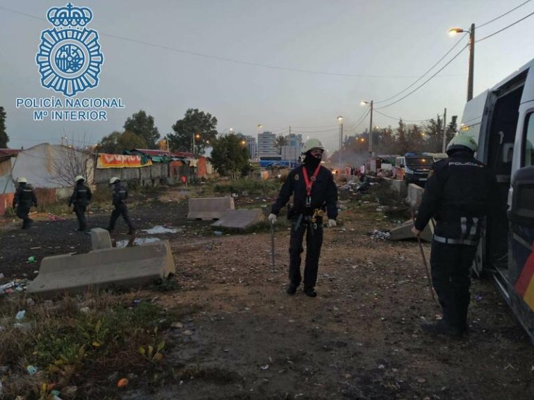 Detenidos en un poblado chabolista de Sevilla el padre y el abuelo de 4 hermanos por malos tratos