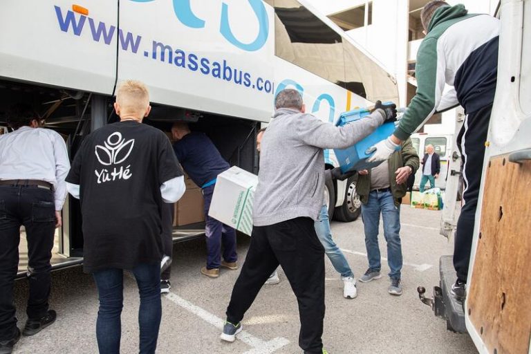 Voluntarios de la asociación YùHé de Valencia viajan a la frontera con Polonia