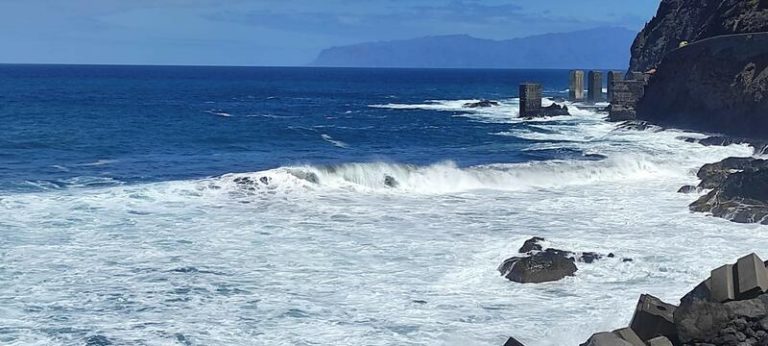 Fallece la niña que se encontraba en estado crítico tras ser rescatada en la piscina de Hermigua