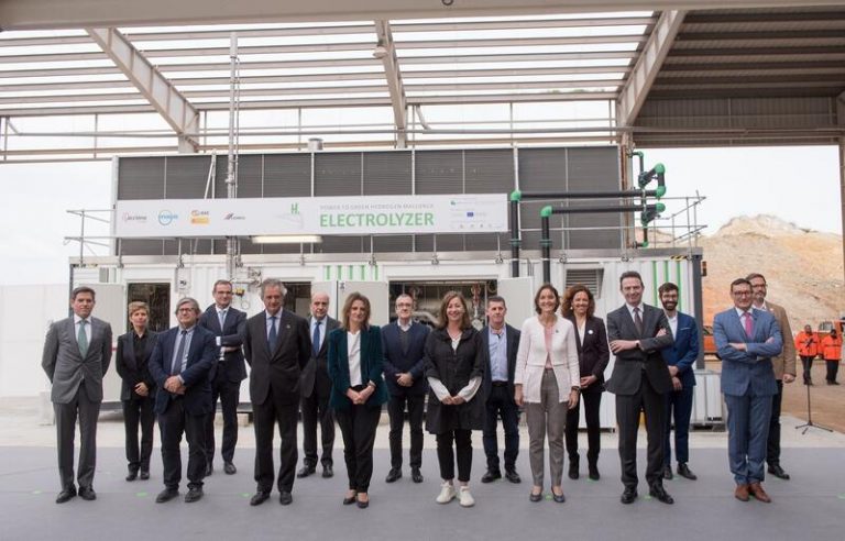 Ribera inaugura en Mallorca la primera planta industrial de hidrógeno renovable de España