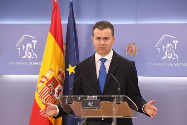 El PSOE recalca a Podemos que España aumentará el gasto en defensa