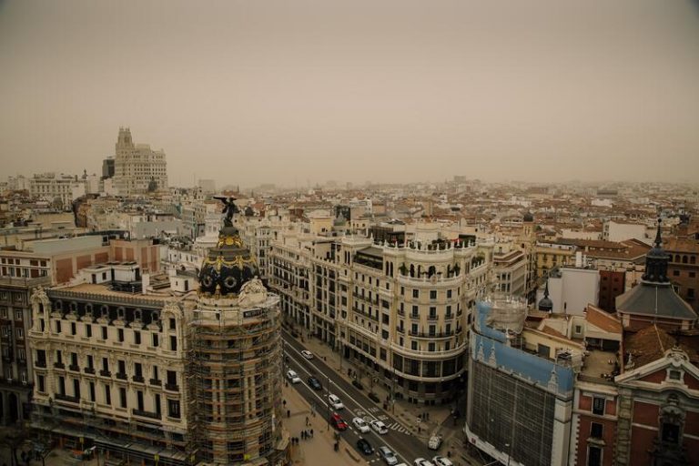 Las aerolíneas deberán reembolsar el dinero del billete en caso de cancelación de vuelos por la calima