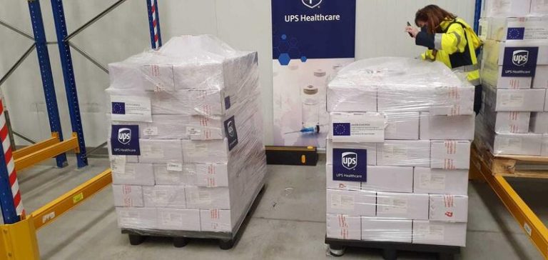 Sanidad externaliza la recepción, almacenaje y distribución de la vacuna de Novavax