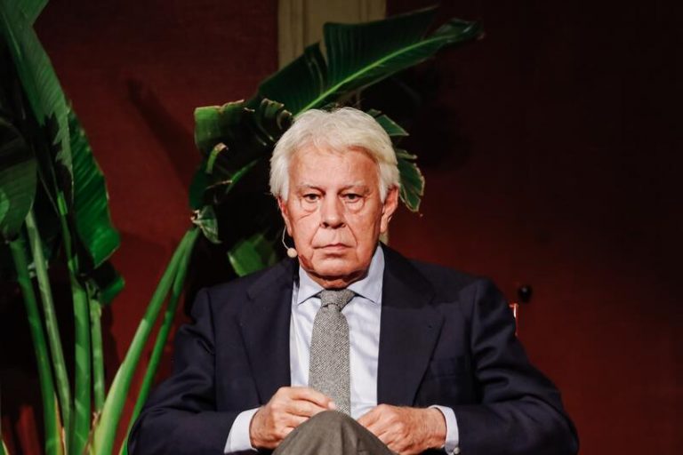 Felipe González considera que la división del Gobierno sobre Ucrania y el gasto en Defensa debilita la imagen de España