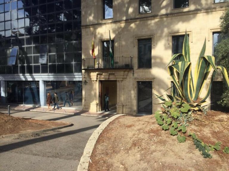 El acusado de matar a una mujer y tirarla a un contenedor acepta una condena de seis años de cárcel