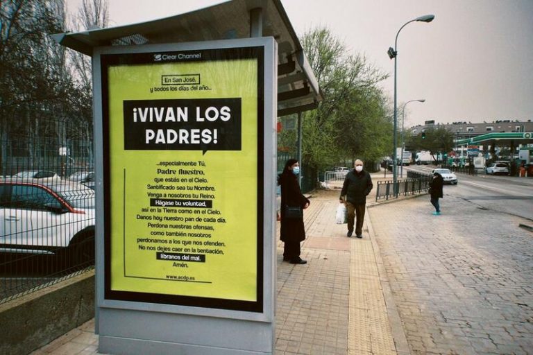 La ACdP llena España de carteles con el Padrenuestro por el Día del Padre