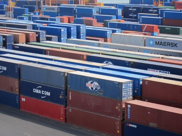 El sector servicios dispara su superávit un 32,4% a cierre de 2021, hasta los 7.683 millones