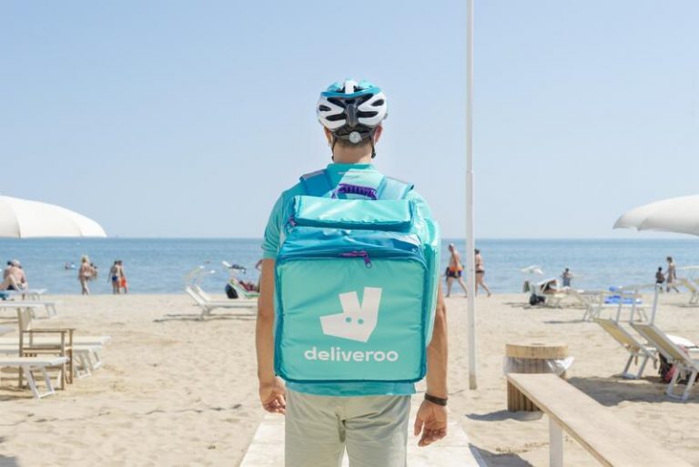Deliveroo amplía un 36% sus pérdidas en 2021, hasta 366 millones