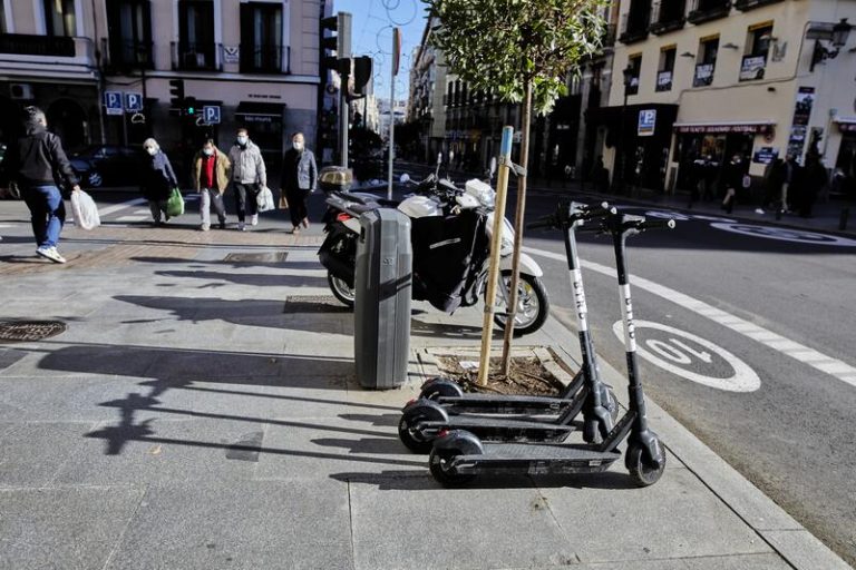 Los Veintisiete piden que la norma de baterías incluya la recogida de las de bicicletas y patinetes