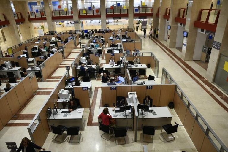 El Gobierno trabaja en el texto final de la normativa sobre el teletrabajo en la Administración