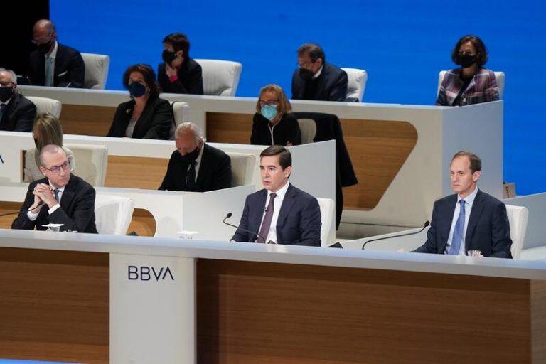 Del Rivero pide que dimita el consejo de BBVA por el 'caso Cenyt' o crear una comisión independiente