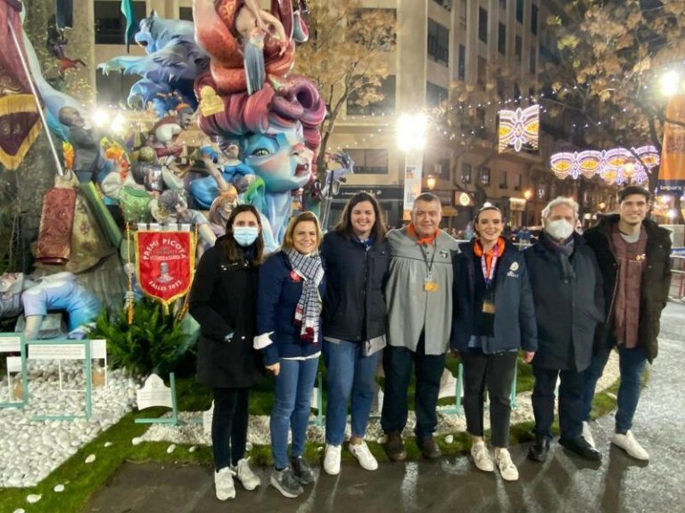 La falla Maestro Gozalbo de València logra el premio Picota del PSPV a la crítica local