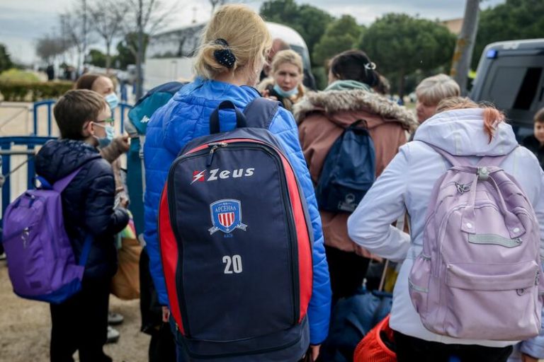 El Gobierno prevé que unos 100.000 menores ucranianos sean escolarizados en España