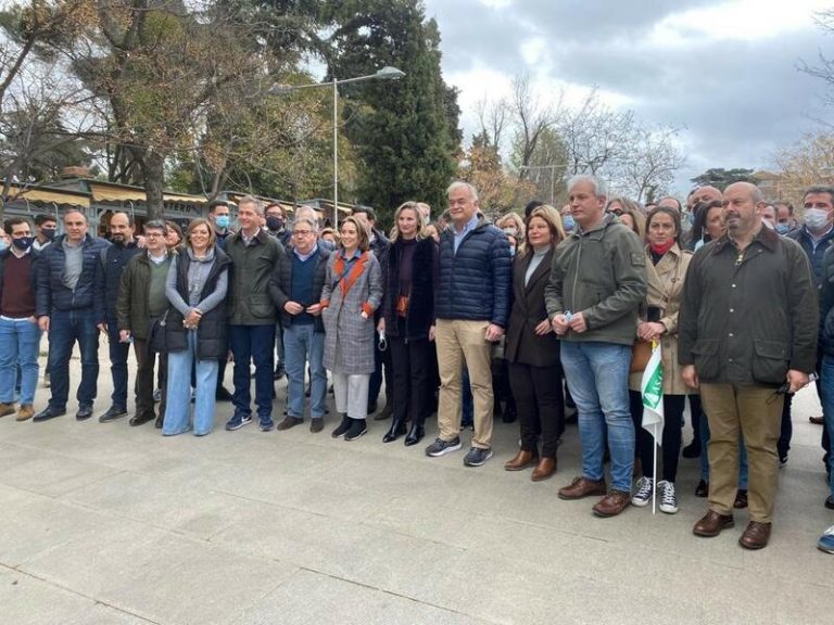 Representantes del PP de Almería se suman a la manifestación del mundo rural en apoyo a los agricultores