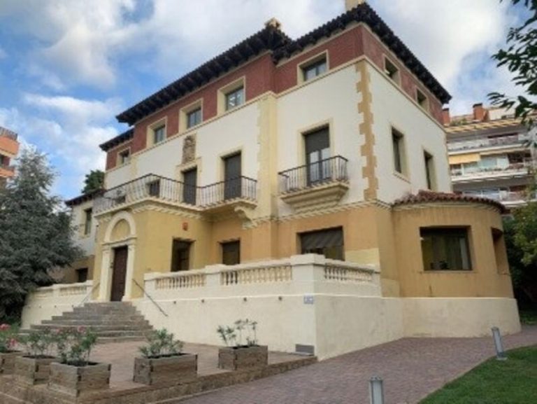 El Consell Escolar de Cataluña debatirá pedir una moratoria al avance del inicio de curso