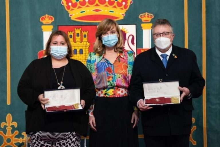 Alegría entrega la corbata de plata de la Orden Civil de Alfonso X a las asociaciones de padres CEAPA y CONCAPA