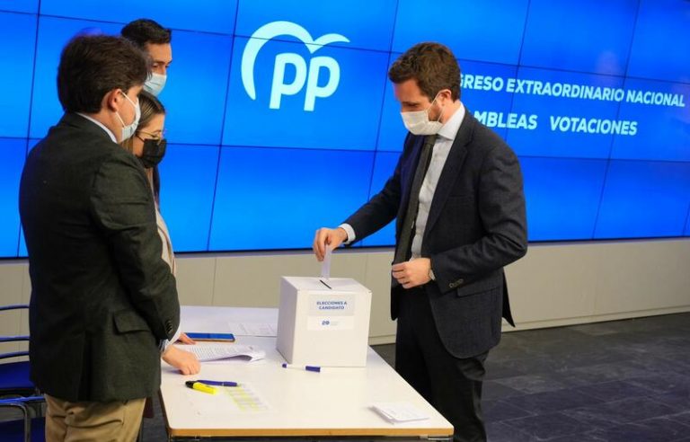 Casado participa en las primarias del PP y vota en la sede de 'Génova'