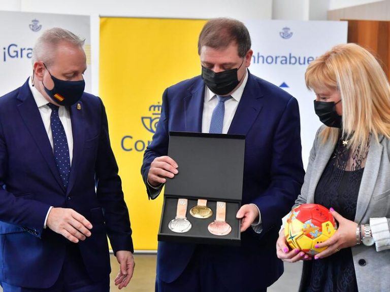 Hispanos y Guerreras comparten sus éxitos con Correos