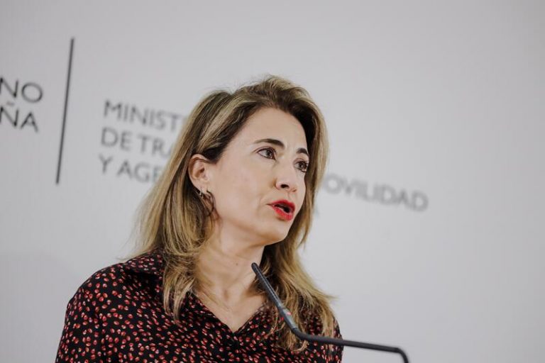 Raquel Sánchez pide un voto de confianza a los transportistas e insiste en que bajar impuestos no les beneficiaría