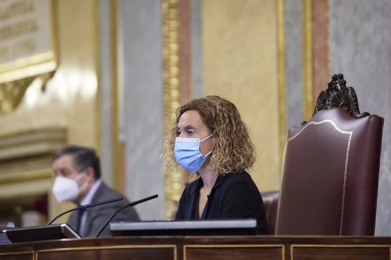 Batet reprende a Podemos por sacar banderas del Sáhara en el Congreso, en un debate sobre bajas de maternidad