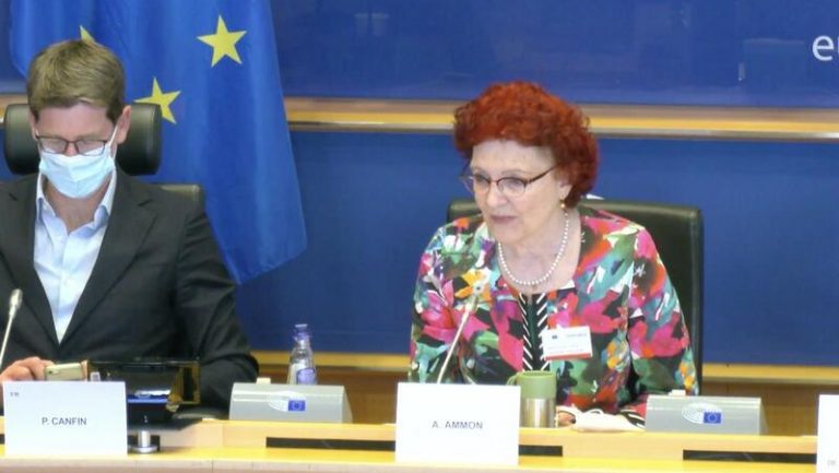 El ECDC pide precaución sobre la gripalización de la Covid