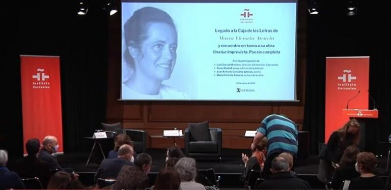 Libros, CDs y fotografías, parte del legado en la Caja de las Letras de María Victoria Atencia para conmemorar la poesía
