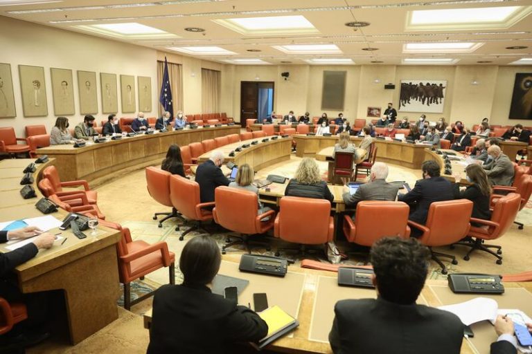 Oposición y socios cargan contra Albares en el Congreso por el cambio de posición sobre el Sáhara