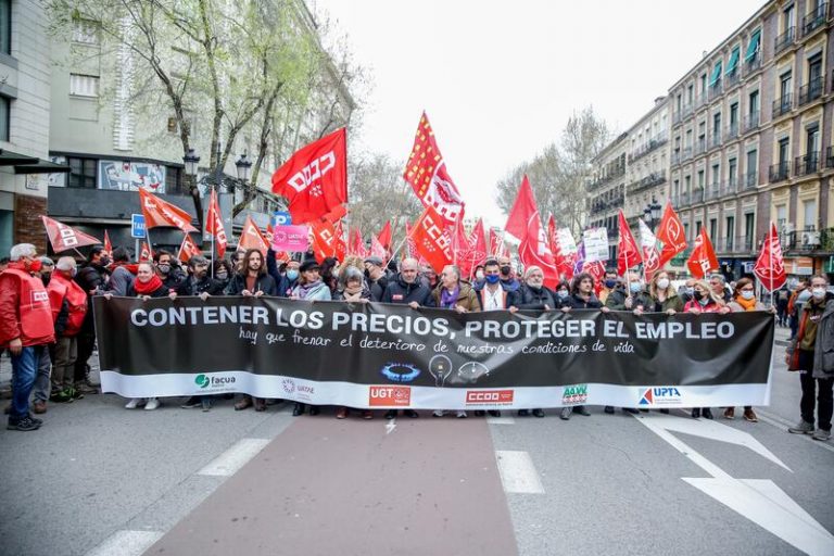 Miles de personas se manifiestan en Madrid para pedir al Gobierno que frene la escalada de los precios