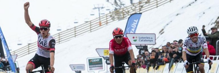 Almeida bate a Quintana al 'sprint' y empatan a segundos en la general