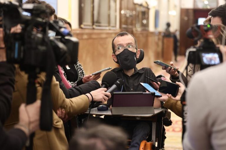 Echenique celebra que el criterio de la justicia inglesa y censura el de la Fiscalía sobre la inviolabilidad del emérito