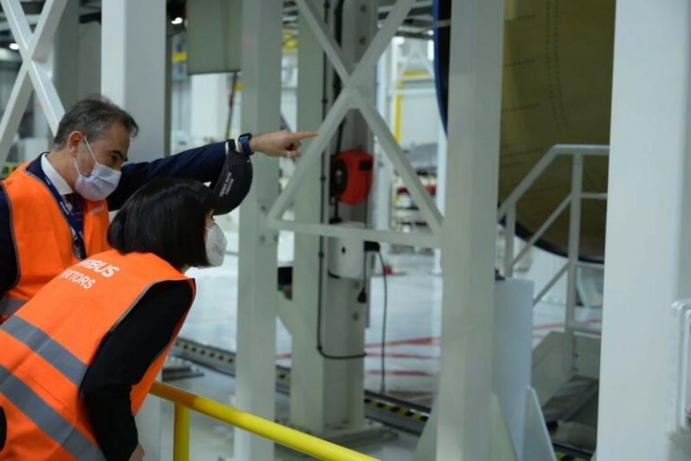 Morant visita las instalaciones de Airbus en Getafe y recalca el apoyo del Ministerio al ámbito aeronáutico con el PERTE