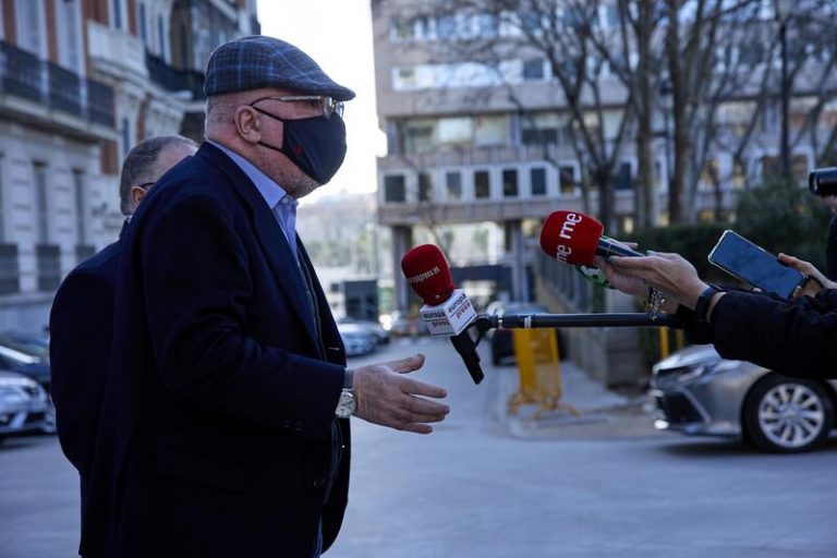 Villarejo asume que tendrá que testificar por la demanda de Larsen contra el emérito