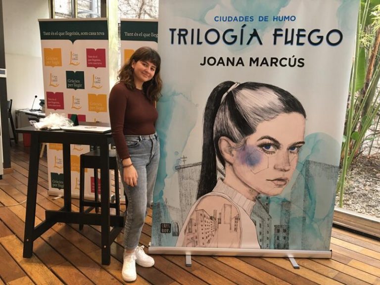Joana Marcús, la española más leída de Wattpad, traslada al papel su Trilogía 'Fuego'