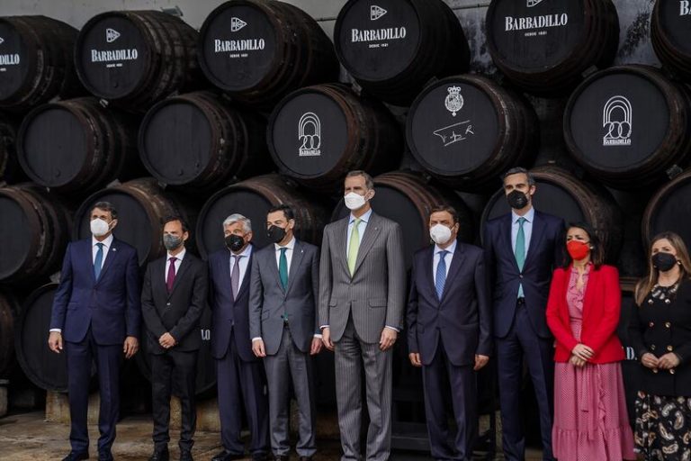 Felipe VI visita Bodegas Barbadillo, una de las 10 empresas familiares más antiguas de España