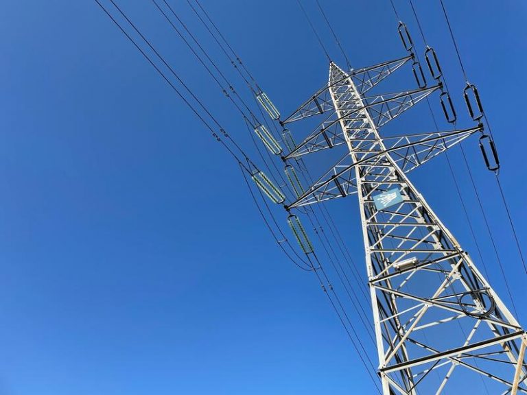 Eléctricas proponen un acuerdo con gasistas para contener la luz y evitar una intervención del Gobierno