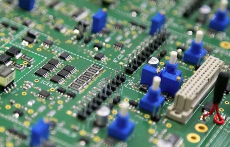 Determinan la velocidad máxima de proceso para un microchip