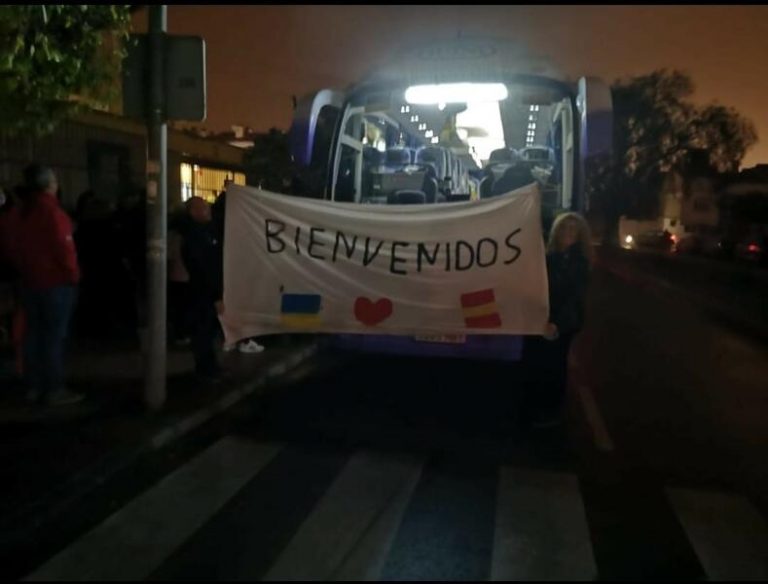 Llega un autobús a Málaga con 16 refugiados ucranianos